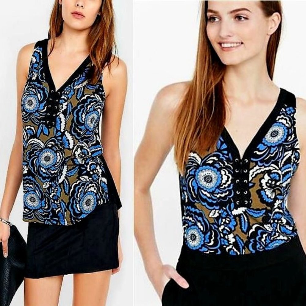 Pop Floral Print Lace-Up Front Tank Top XS